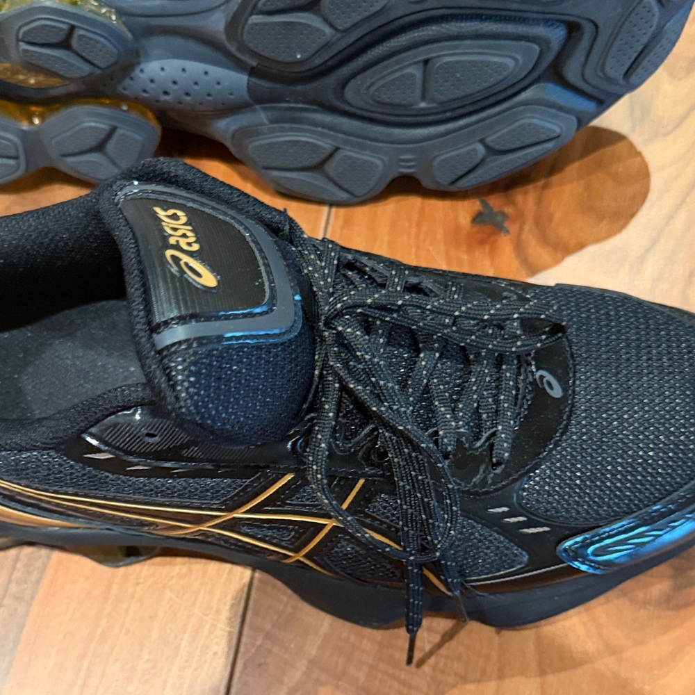 ASICS Men's Black and Gold Athletic Shoes - Picture 9 of 10